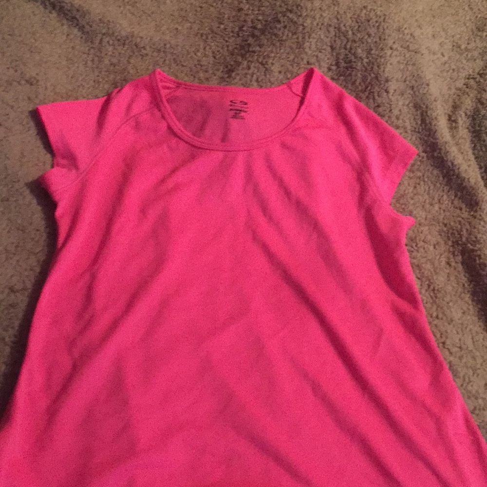 Short sleeve work out shirt
